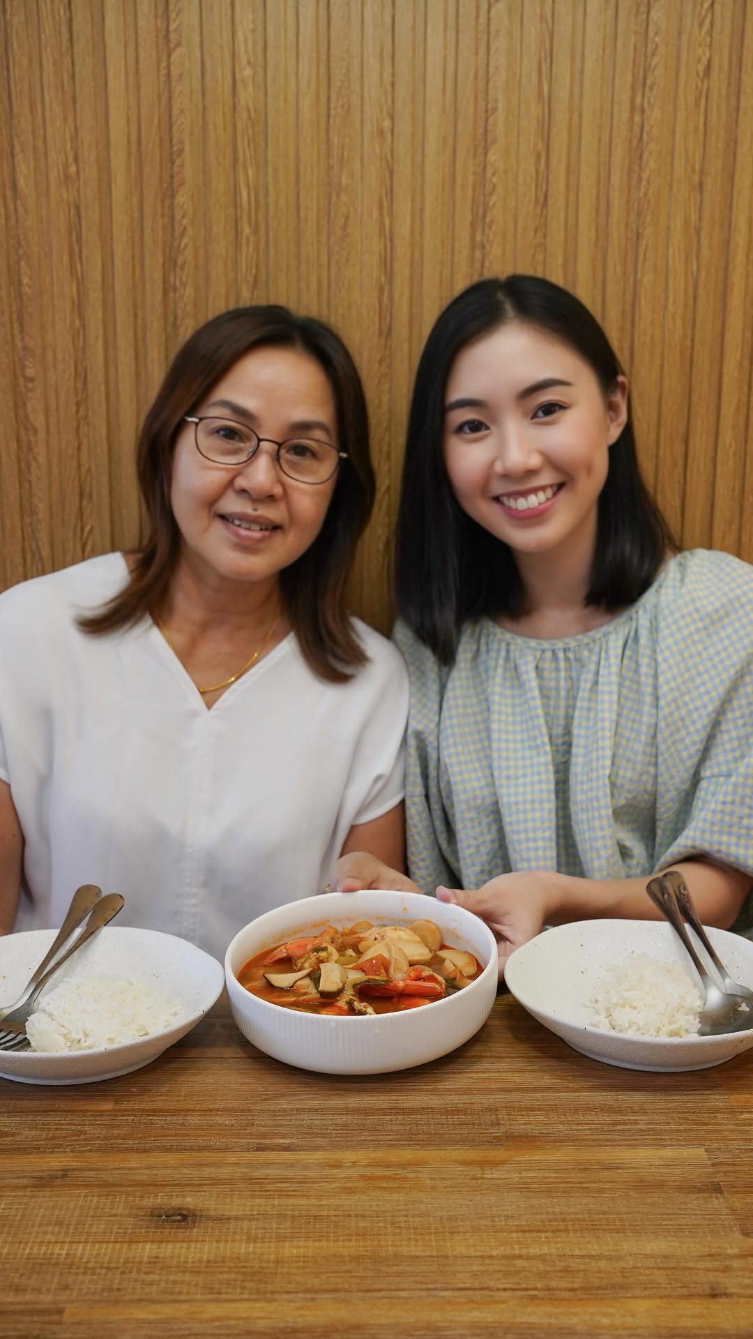 Instagram post by @joycelynthiang for Magiclean Malaysia. Caption reads: Got my mom to show me how to cook her Tom Yum and....