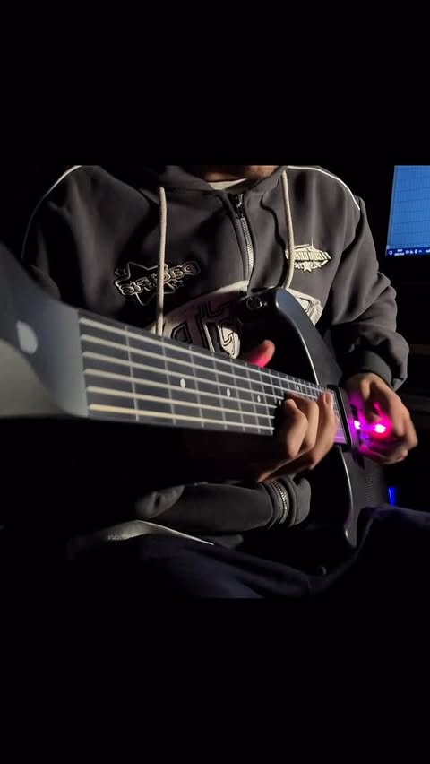 Instagram post by @kh9_00_ for Aeroband. Caption reads: Guitar from @aerobandofficial 🎸

#aeroband [...].