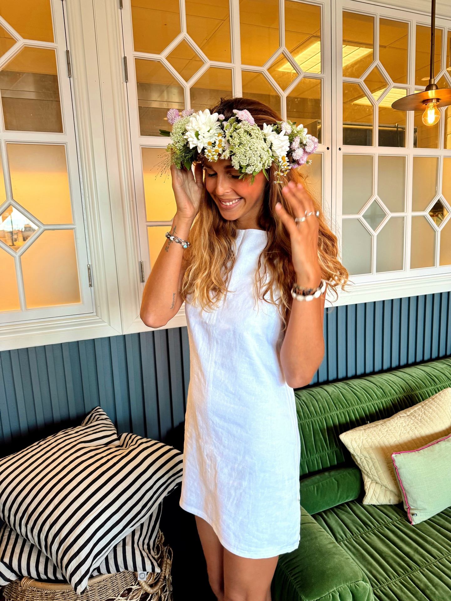 Instagram post by @inesduhard for Volvo Cars. Caption reads: Happy Midsommar 🌷🌻🌺🇸🇪🦞💙 Célébrer le jour le....