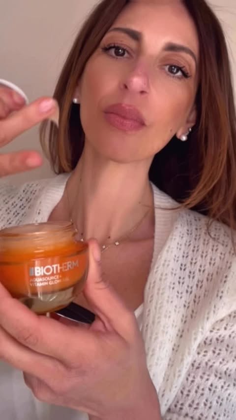 Instagram post by @isabellapastorello for BIOTHERM. Caption reads: [...] even higher. The deep hydration of @biotherm....