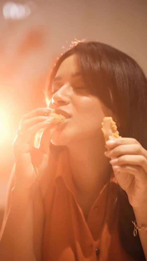 Instagram post by @mirnaliniravi for Popeyes. Caption reads: [...] is done with boring fried chicken…and....