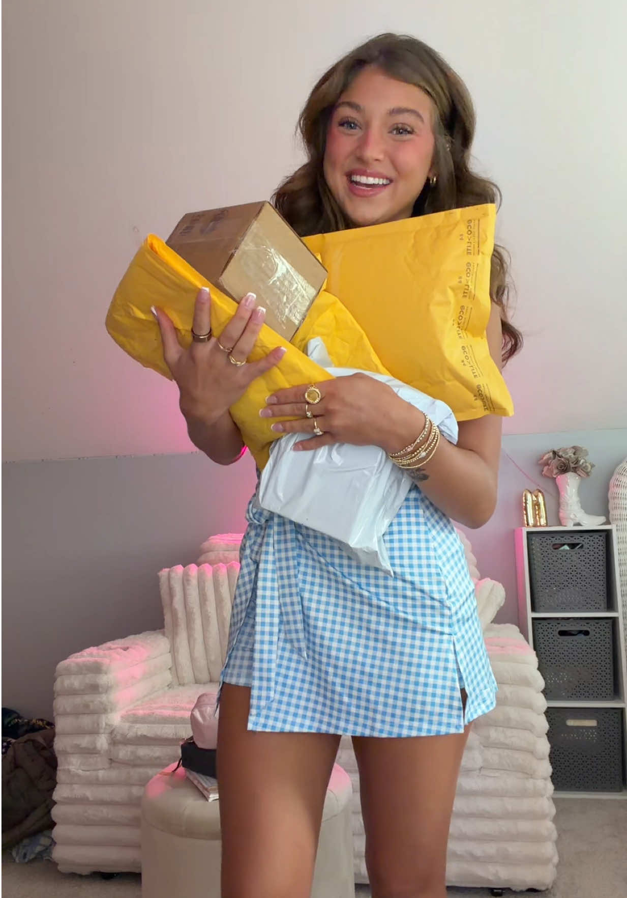 TikTok post by @morgan..little for AILLSA. Caption reads: [...] some packages! 📦🛒 #firesalt #nello #aillsa....