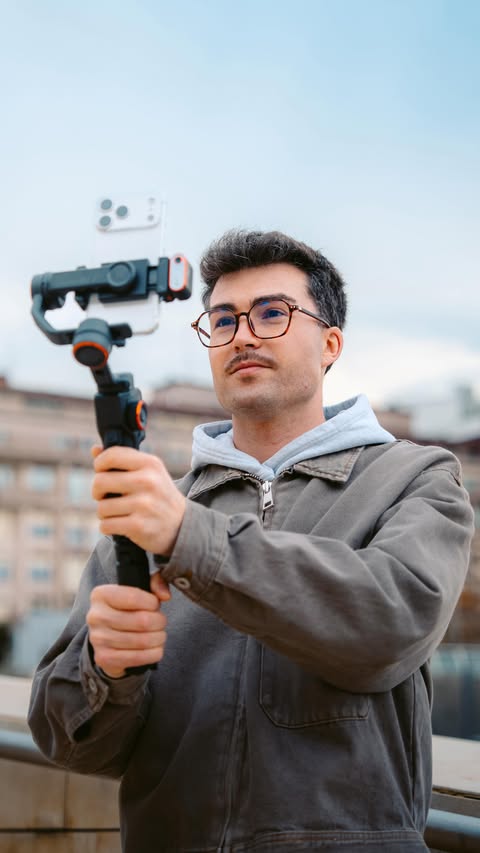 Instagram post by @alvaro_arbe for Hohem. Caption reads: @hohem_global iSteady M7 the ultimate mobile....