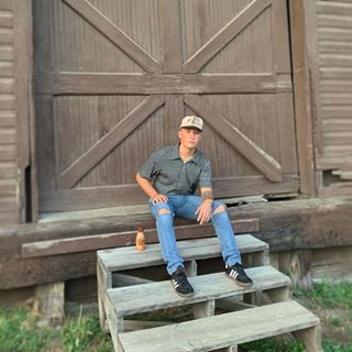 Instagram post by @ryleechovanetz for Men’s Fashion. Caption reads: Don’t talk about it, be about it.💥
~
~
#nixon....