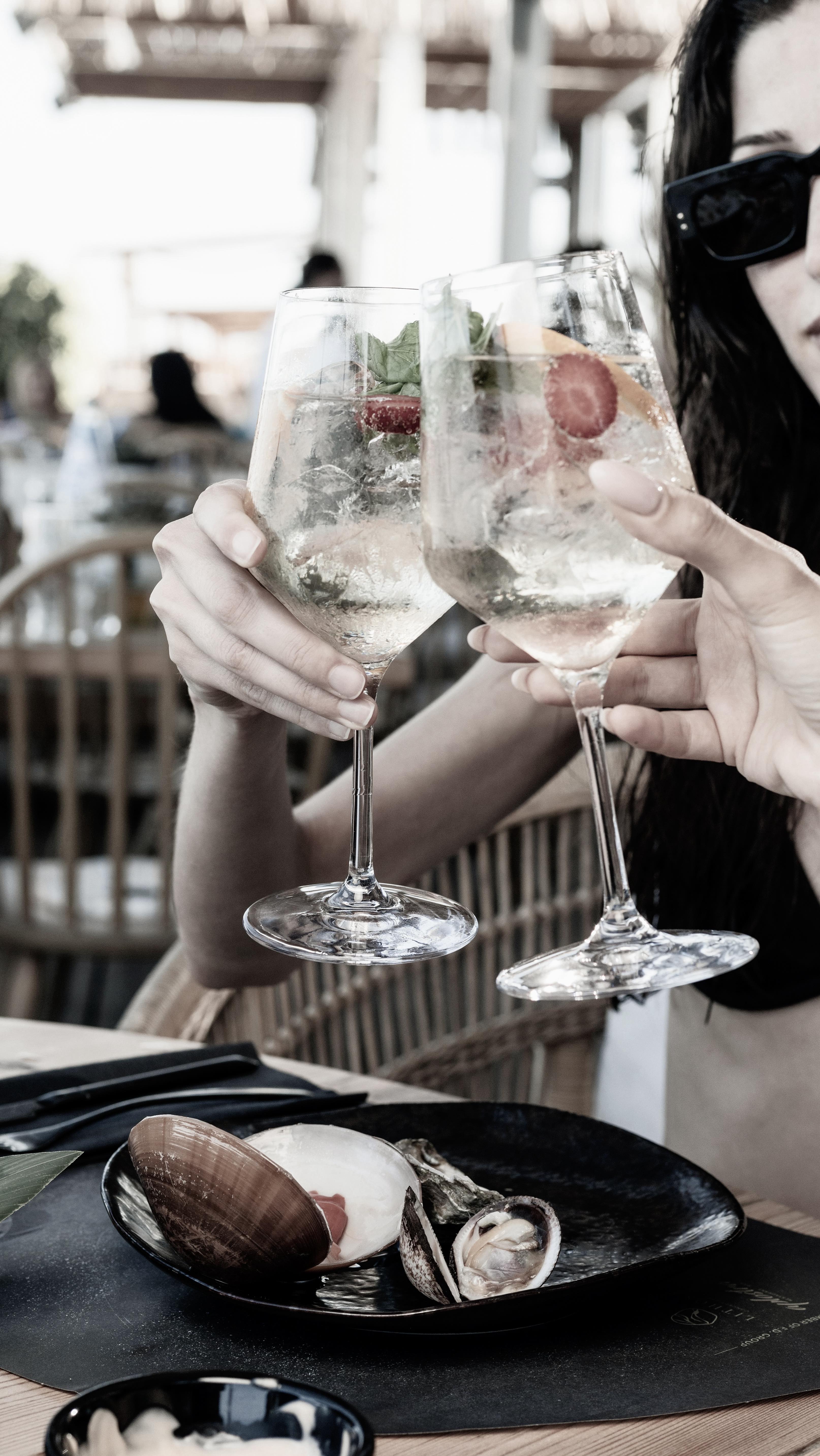 Instagram post by @inlovewithbeauty2 for RTIC Outdoors. Caption reads: [...] ☀️

Summer just got cooler with....