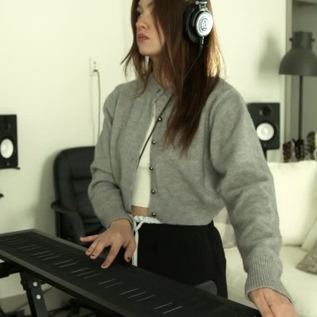 Instagram post by @jessicagelinas_ for Roli. Caption reads: [...] ft. my seaboard....