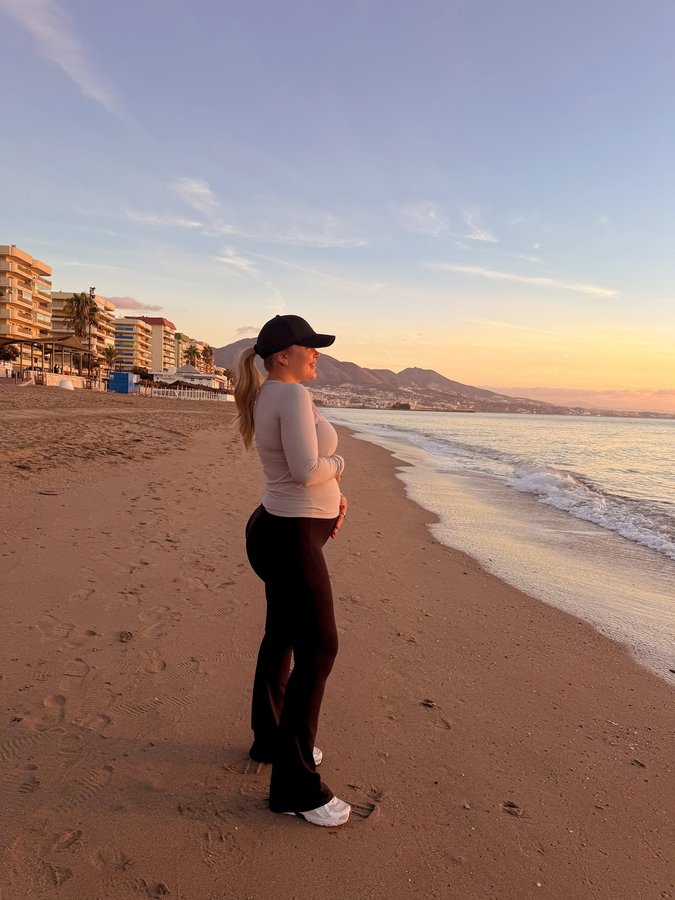 Instagram post by @rosannakulju for ICANIWILL. Caption reads: mainos: @icaniwill 

Me 💛 [...].