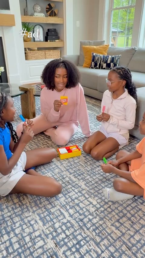 Instagram post by @onehandymomma for Chupa Chups. Caption reads: [...] creating music and family fun with Chupa....
