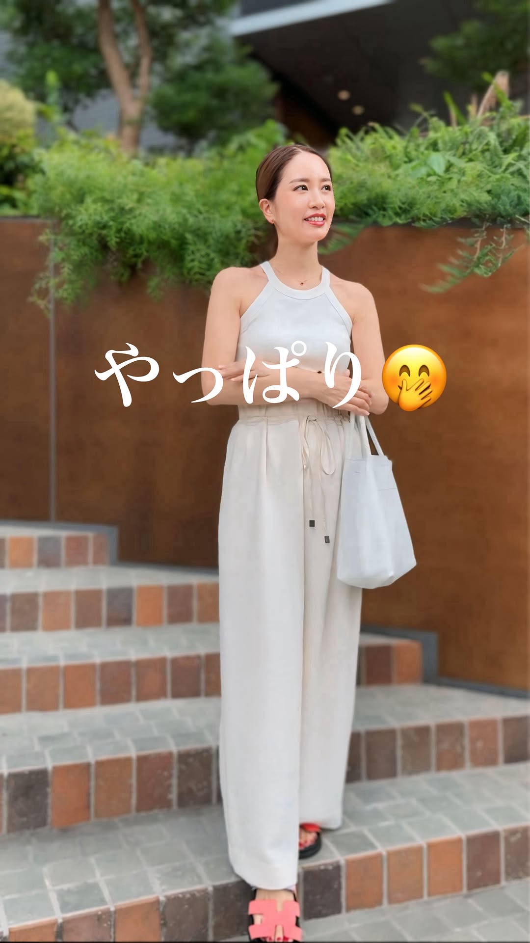 Instagram post by @kaori.omura for Hermès. Caption reads: 46歳ソロリーナも @kaori.omura....