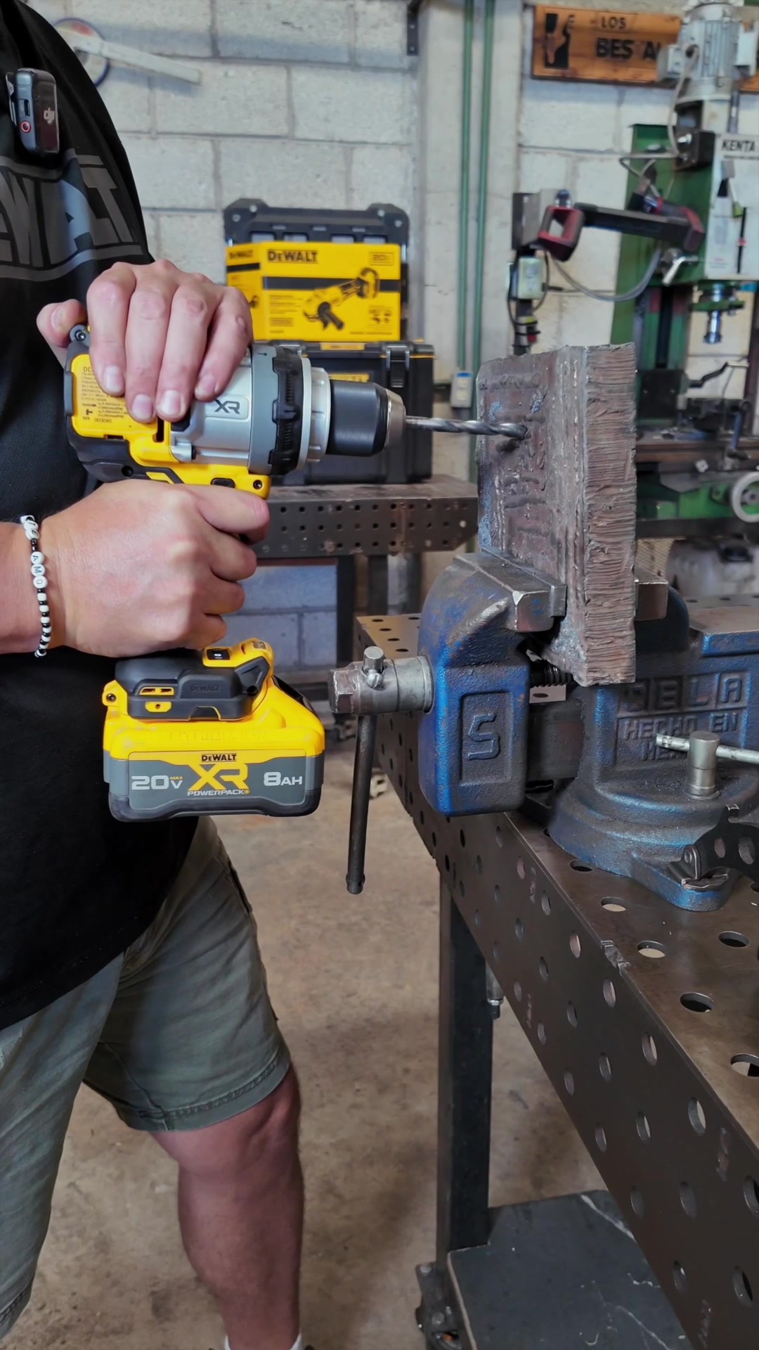 TikTok post by @losbestauradores for DEWALT. Caption reads: Taladro con 3️⃣ VELOCIDADES 🚀🔧 ¿Sabes cuándo....