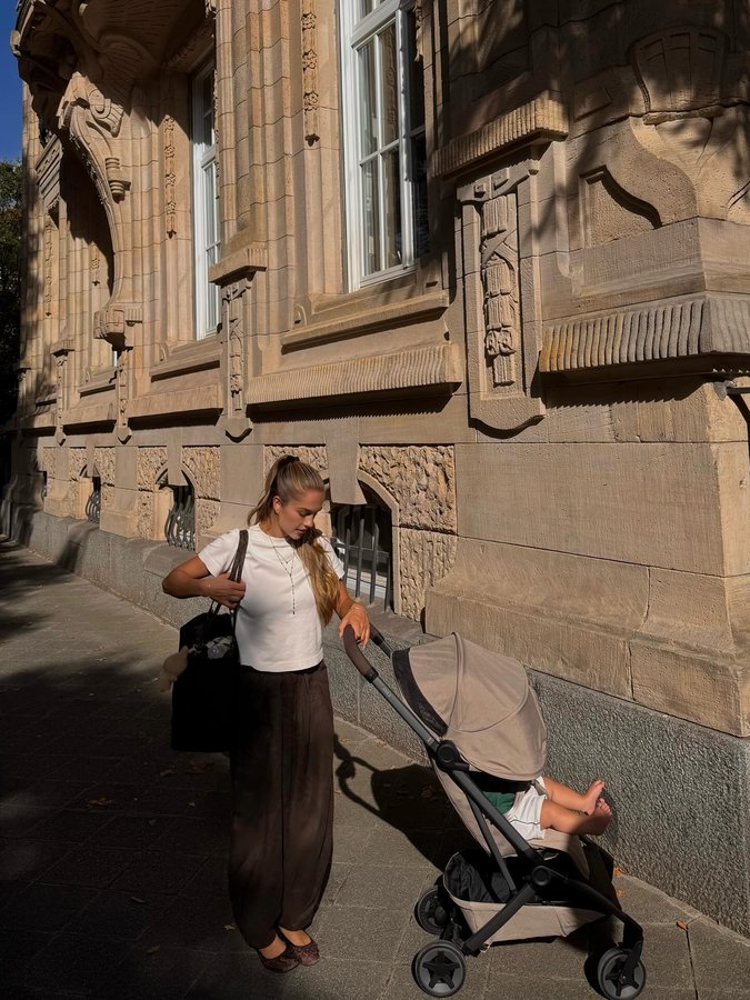 Instagram post by @neleamiri for Joolz. Caption reads: sunny september 🍂

@myjoolz | anzeige.