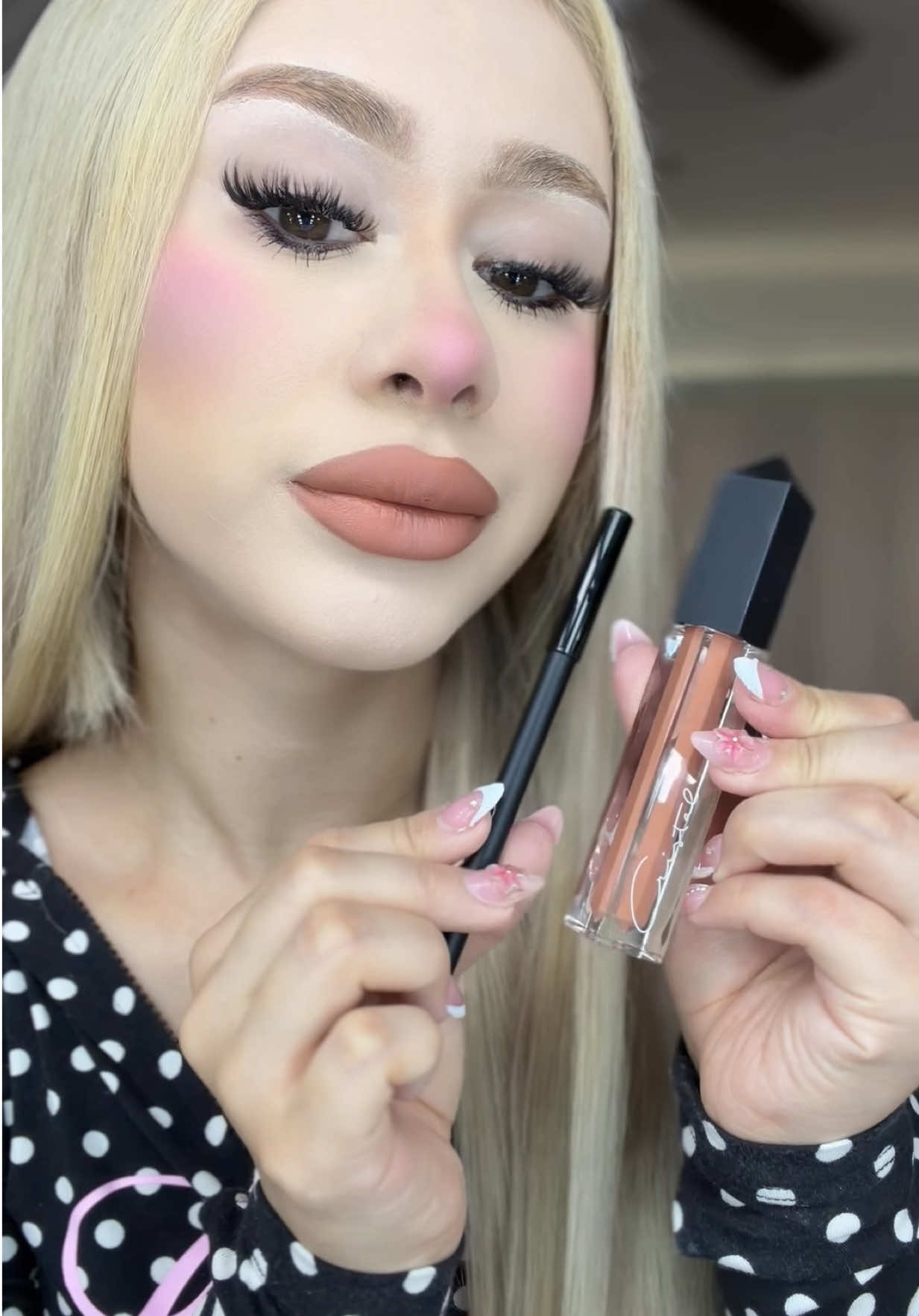 TikTok post by @gueritakayla for Cristal Cosmetics. Caption reads: @Cristalcosmetics 😍✨ [...].