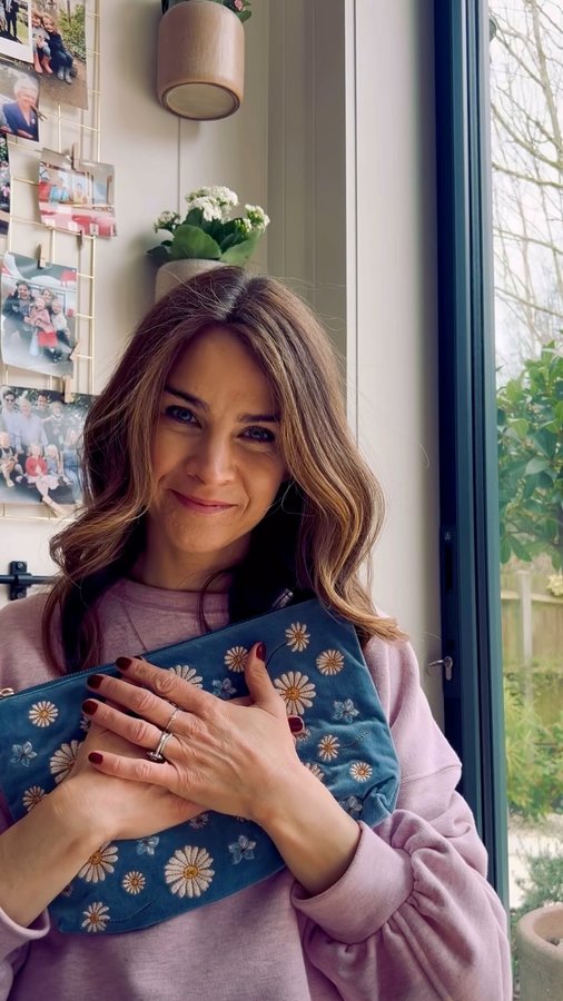 Instagram post by @mrs_izzyjudd for Elizabeth Scarlett. Caption reads: #AD I’ve always adored @elizabethscarlett and....