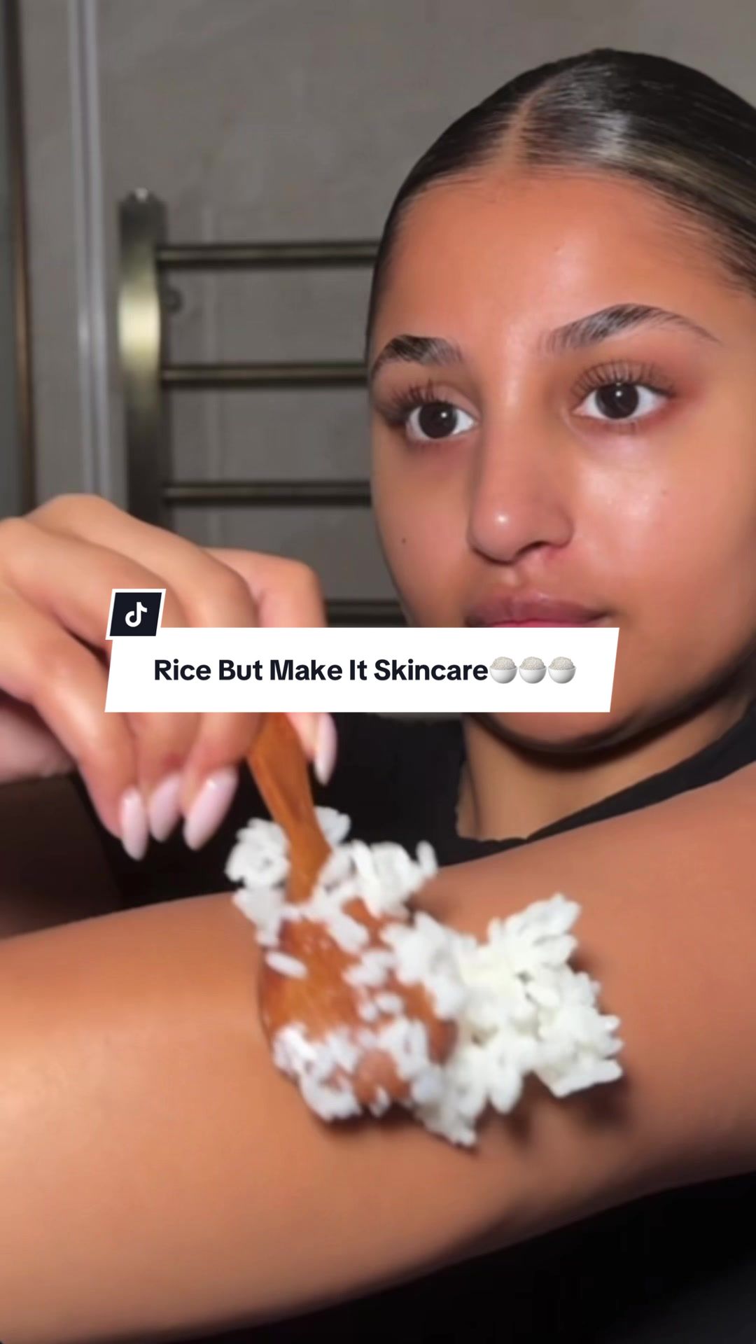 TikTok post by @lailapaul7 for Ivoskin. Caption reads: [...] are messy so you found a solution 😍😍....