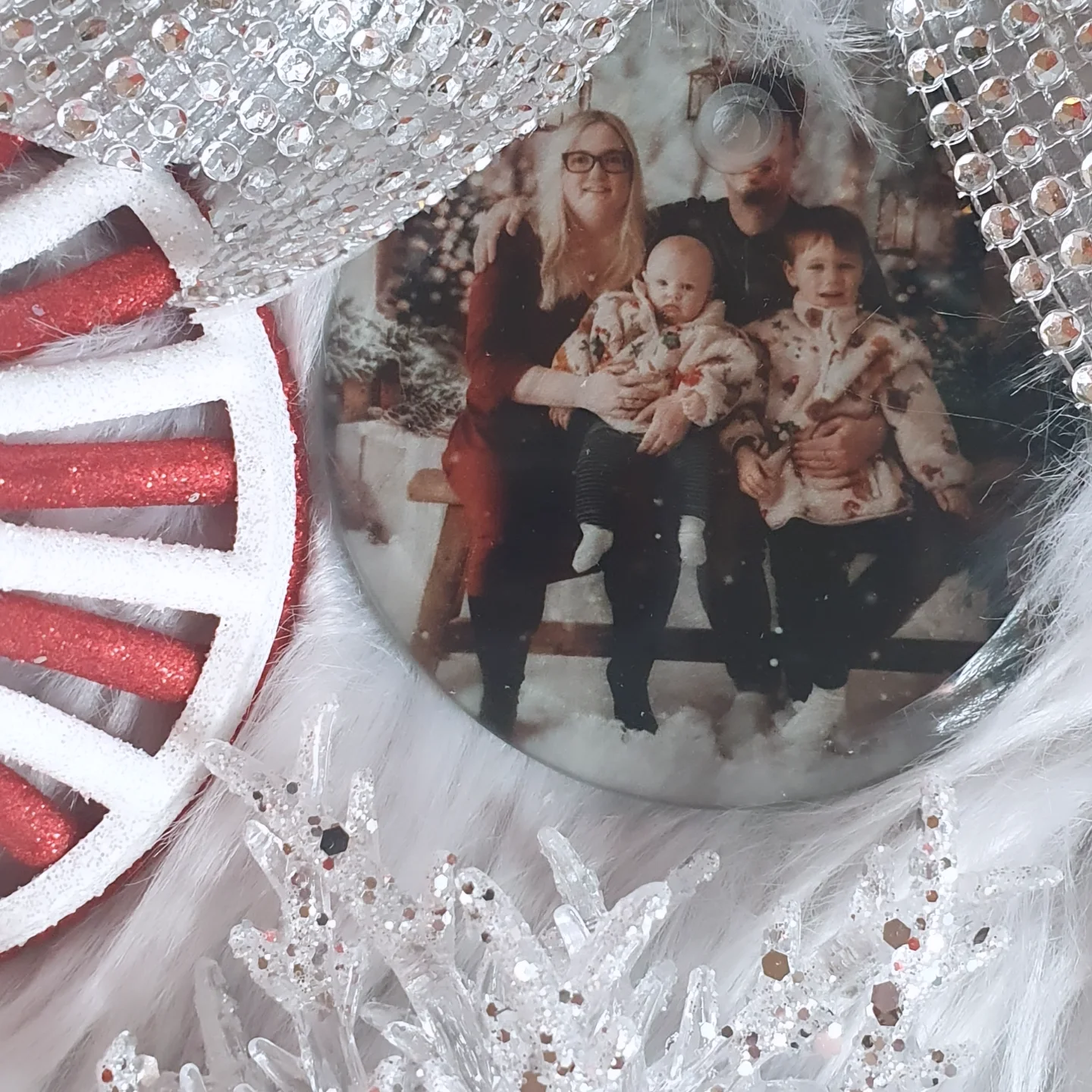 Instagram post by @lifewithleoandluca for Popsa. Caption reads: [...] we had on our Christmas tree? 🥰 @popsa do....