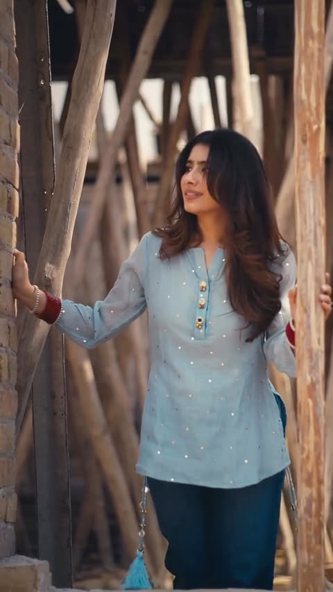 Instagram post by @nayab.midha for Asian Paints. Caption reads: [...] main, unhi rangon ka yeh basera hai.....