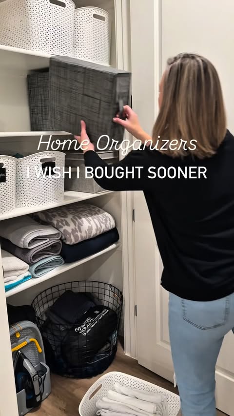 Instagram post by @lifestyle.leaks for Phomemo. Caption reads: ✨ Comment MONDAY and follow @lifestyle.leaks for....