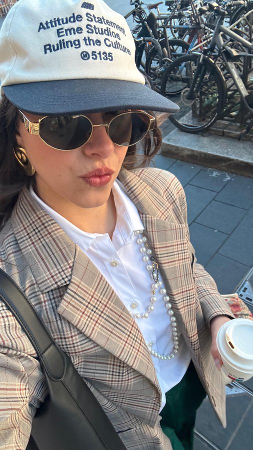 Instagram post by @florettenacer for EME STUDIOS. Caption reads: Je garde tout ! @emestudios_ 
Produits offerts*.