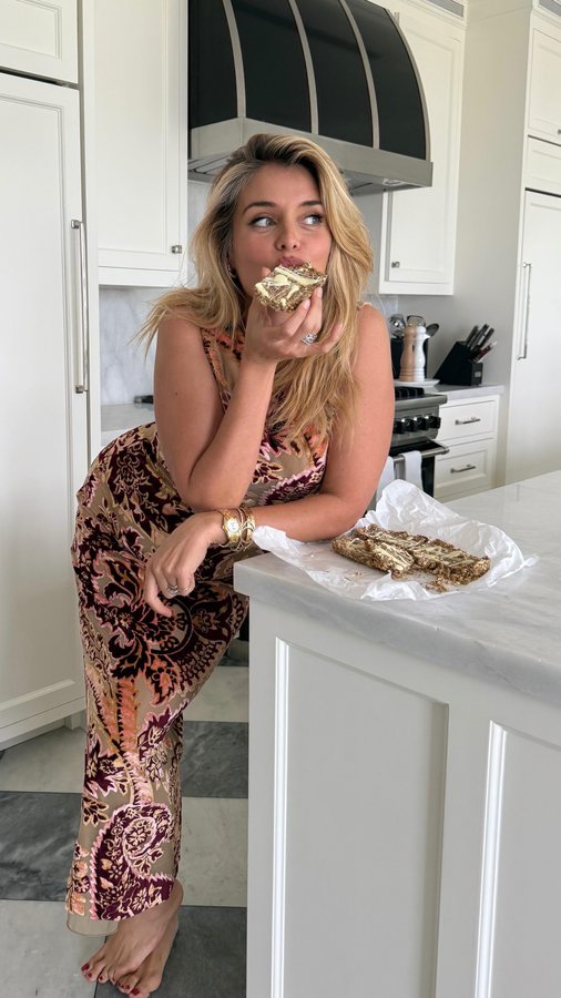 Instagram post by @daphneoz for WeightWatchers. Caption reads: I’ve been on the road a ton recently, and we all....