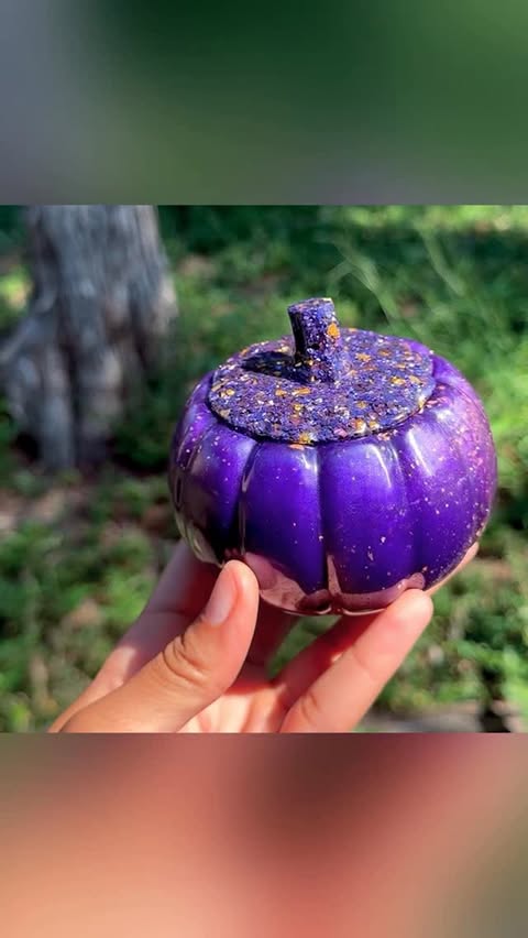 Instagram post by @resinatebychanel for Let’s Resin. Caption reads: [...] she is that girl 🎃💛 Made using all....