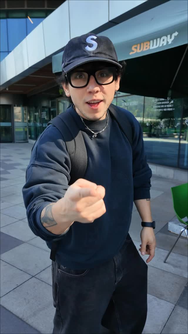 Instagram post by @julitroz_ for Subway. Caption reads: Cabroooos, el que sabe comer ricooo, obvio que va....