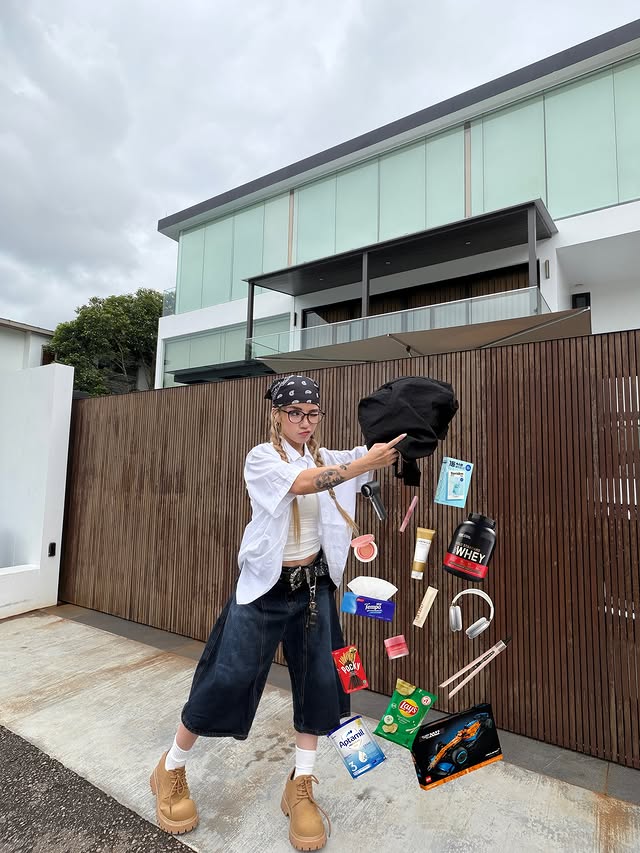 Instagram post by @naomineo_ for Shopee. Caption reads: [2/7 ANNUAL CHRISTMAS GIVEAWAY] with the new year....