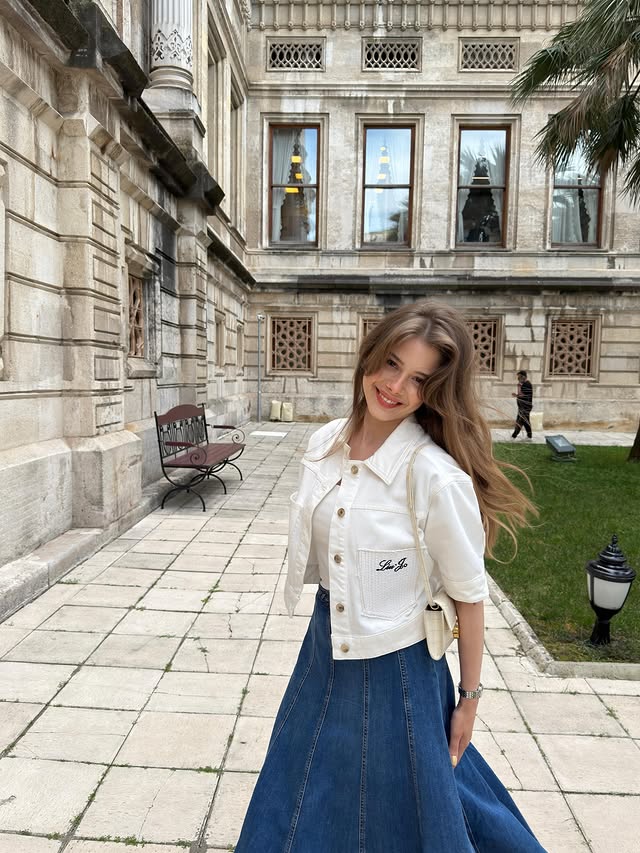 Instagram post by @ecemtturann for Liu Jo. Caption reads: Denim eteğimle defiledeyim💙 @liujo SS27 reklam.