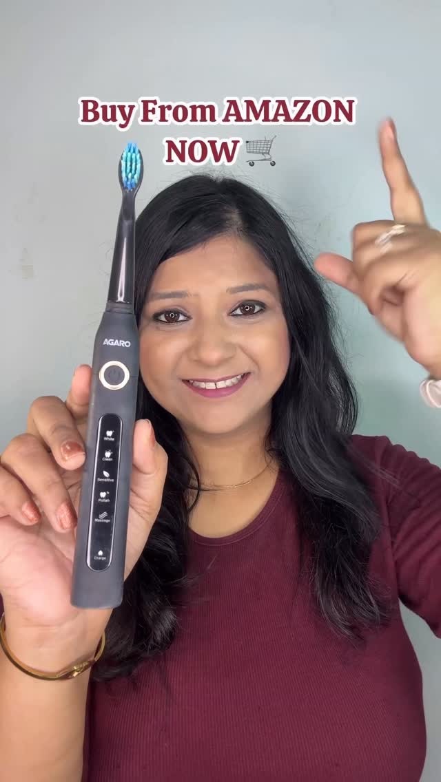 Instagram post by @neetubansalofficial for MyGlamm. Caption reads: [...] keep me glowing & fresh on the go 💖
🪮....