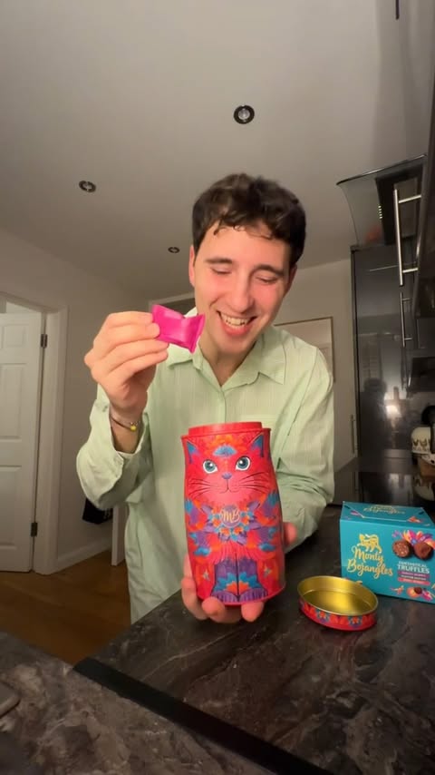 Instagram post by @jamiedearx for Monty Bojangles. Caption reads: [...] a cosy Valentine’s evening!!🥹🩷....