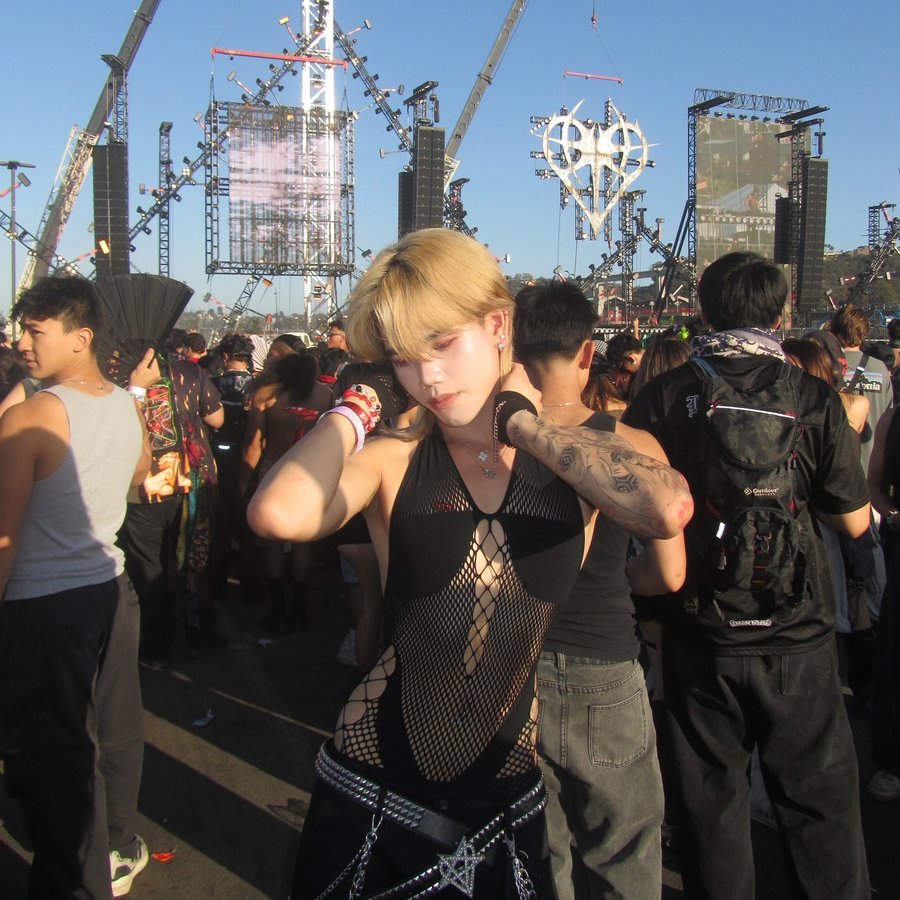 Instagram post by @terrx.duonx for iHeartRaves. Caption reads: oh my gawd oh my gawdddd 😩

Dressed by....