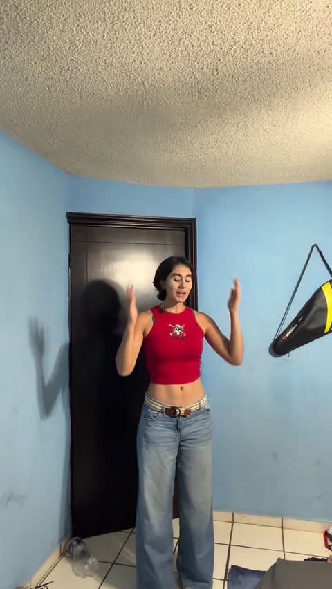 Instagram post by @whats_up_mer for SHEIN. Caption reads: 🥳¡Descarga la aplicación de SHEIN para descubrir....