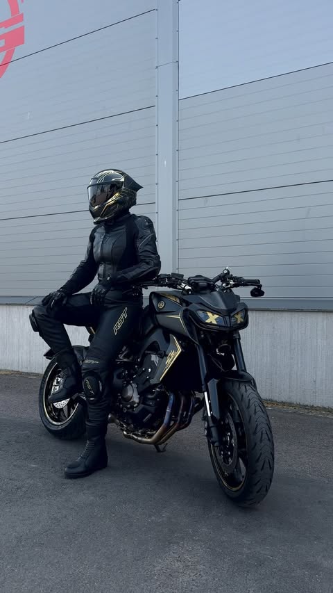 Instagram post by @ivyamaha for XLMOTO. Caption reads: [...] through the link in my bio 🔗 ( #ad )....