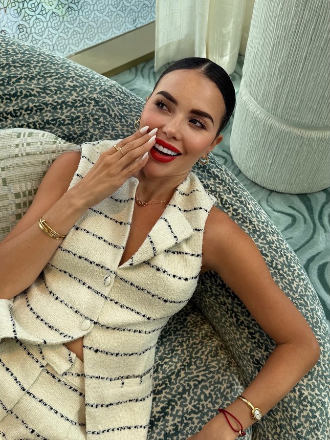 Instagram post by @danielladurand for Cartier. Caption reads: Sun, style and a little red box ♥️🌴@cartier

....