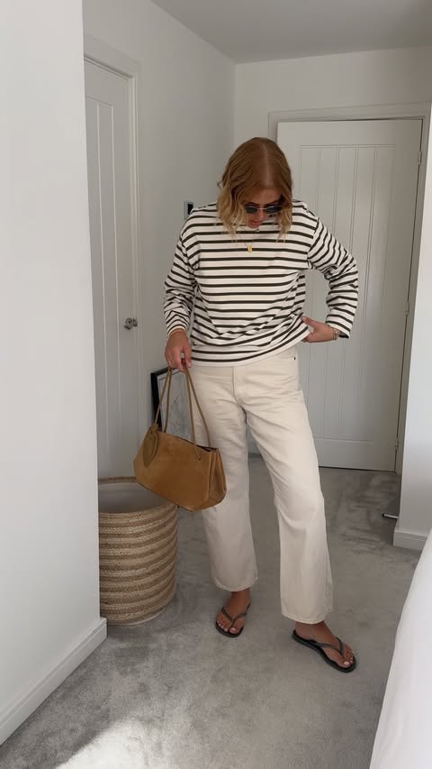 Instagram post by @elizabethdaisy for La Redoute. Caption reads: [...] 👏🏼 Jeans @riverisland T-shirt....