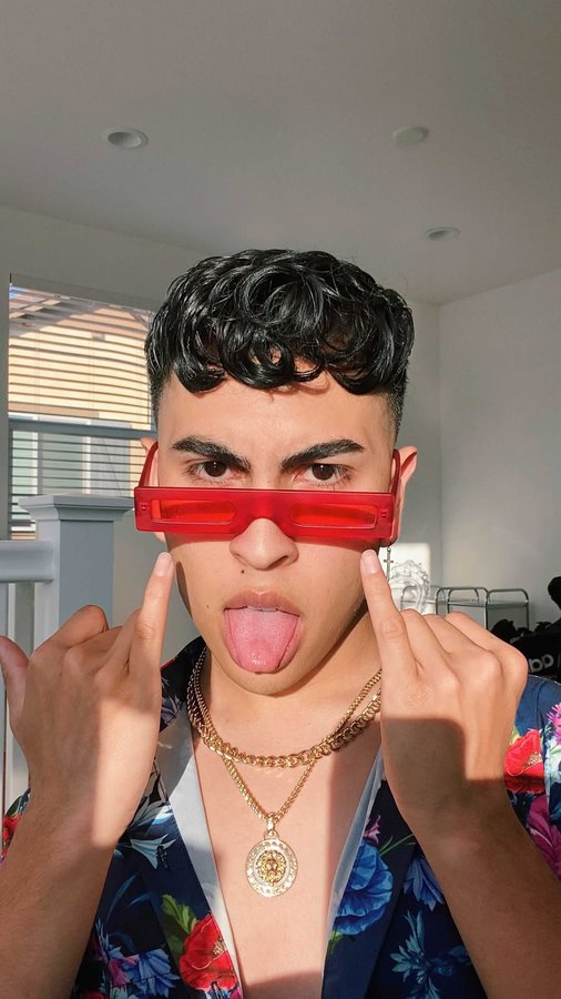 Instagram post by @louiecastro for Univision. Caption reads: [...] TONIGHT at 8pm / 7pm Central, only on....