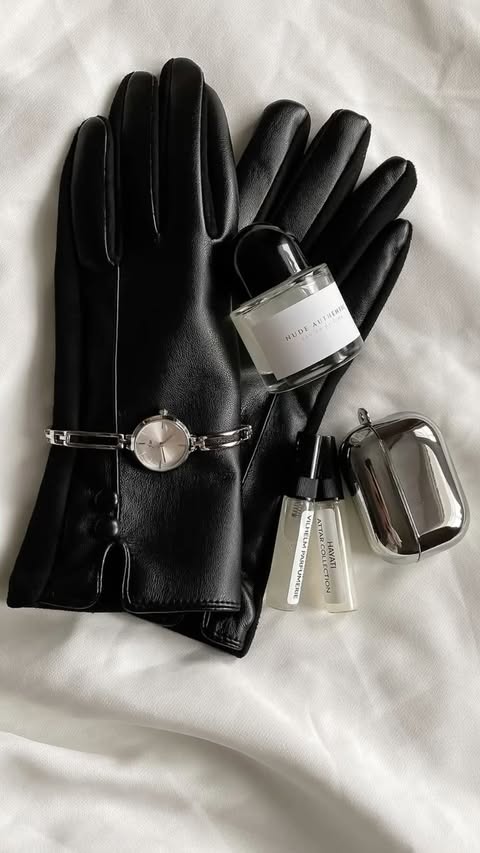 Instagram post by @anita_batonisashvili for FYTOO. Caption reads: [...] down to $1: https://reurl.cc/ZNQaql 🎀....