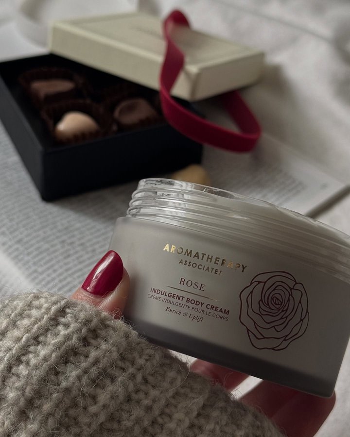 Instagram post by @ellapeers for Aromatherapy Associates. Caption reads: Ad| An @aromatherapyassociates rose moment 🌹

A....