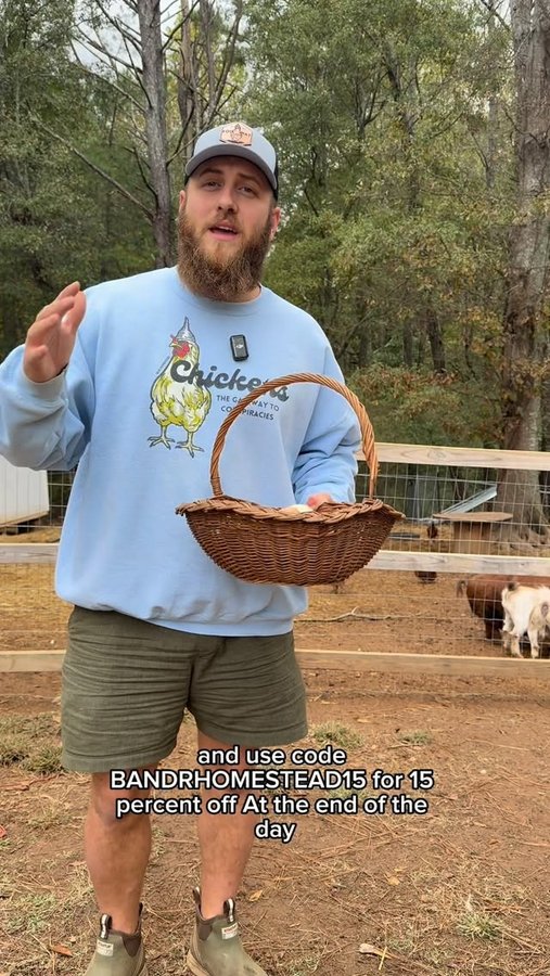 Instagram post by @bandrhomestead for Scratch and Peck Feeds. Caption reads: [...] Laying During Cold Weather!....