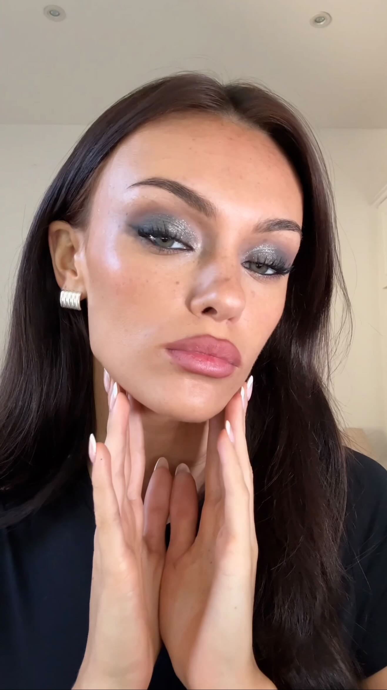 Instagram post by @emilymayhopex for Beauty Bay. Caption reads: which look is your fav?
@beautybay 

Products....