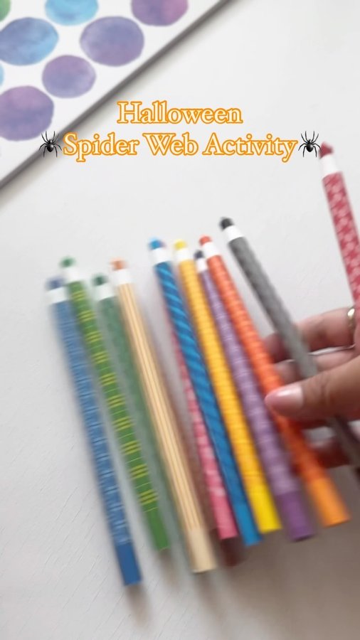 Instagram post by @cindy.cymerman for OOLY. Caption reads: [...] with the boys🕷️

All we used:

🎃....