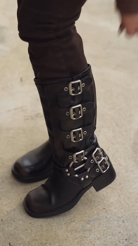 Instagram post by @mariam.khaduri for Dream Pairs Shoes. Caption reads: Meet my newest obsession — the DREAM PAIRS Square....