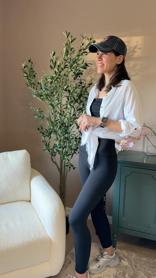 Instagram post by @myusalifee for YUNOGA SPORTS. Caption reads: ✨ Elevate your activewear game with YUNOGA!

🖤....