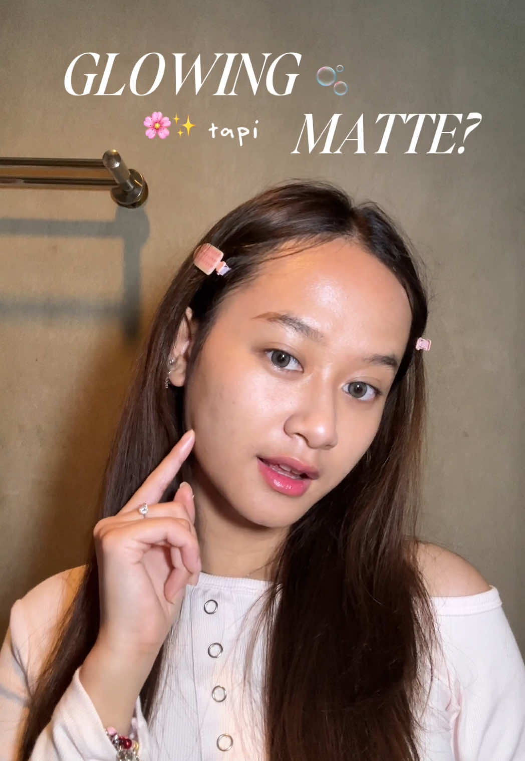 TikTok post by @vivianisaraswaty for L’Oréal Paris Indonesia. Caption reads: definisi glow yang selama ini aku cari-cari!🌸👀💕....