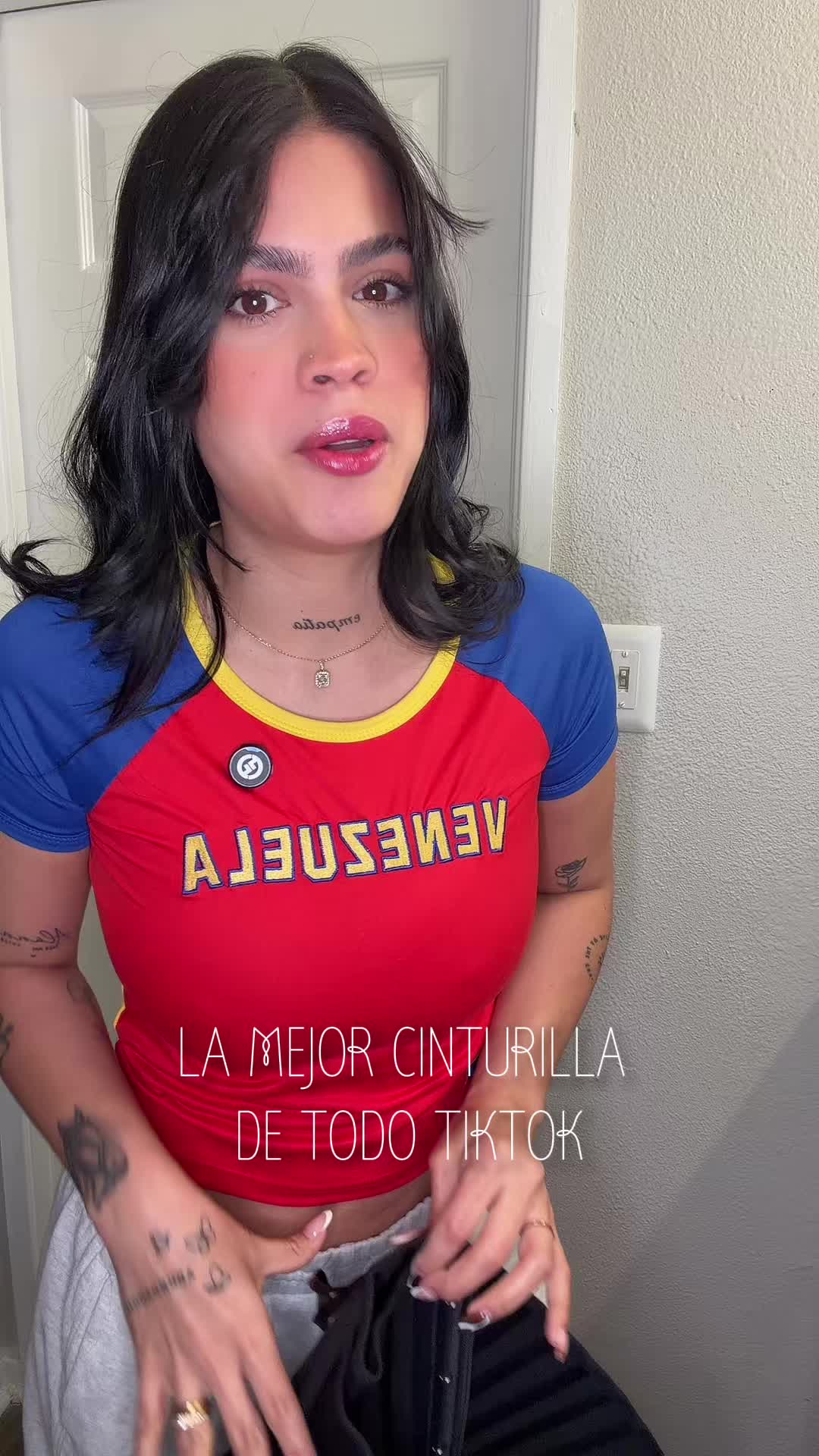 TikTok post by @mrodriguez_30 for SHAPSHE US. Caption reads: Para de pensar tanto, y hazme caso amor, amarasss....