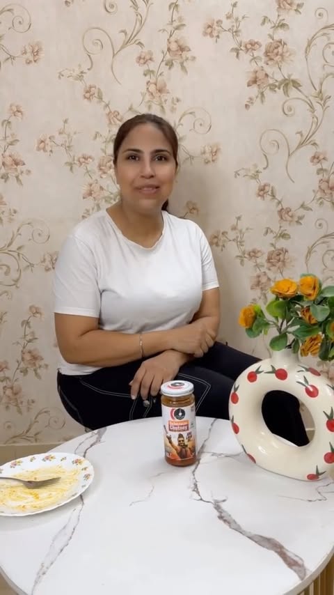 Instagram post by @manyakauroberoi for Ching's Secret. Caption reads: #AD 🌶️✨ Instant noodles + Ching’s Schezwan....