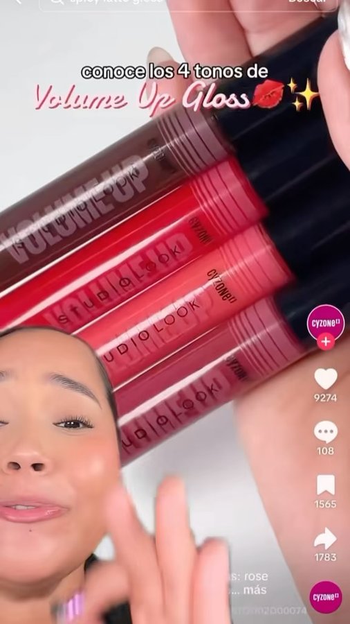 Instagram post by @carmencamposa for Cyzone. Caption reads: Mujer prueba gloss = mujer feliz 🤍🤭 y....