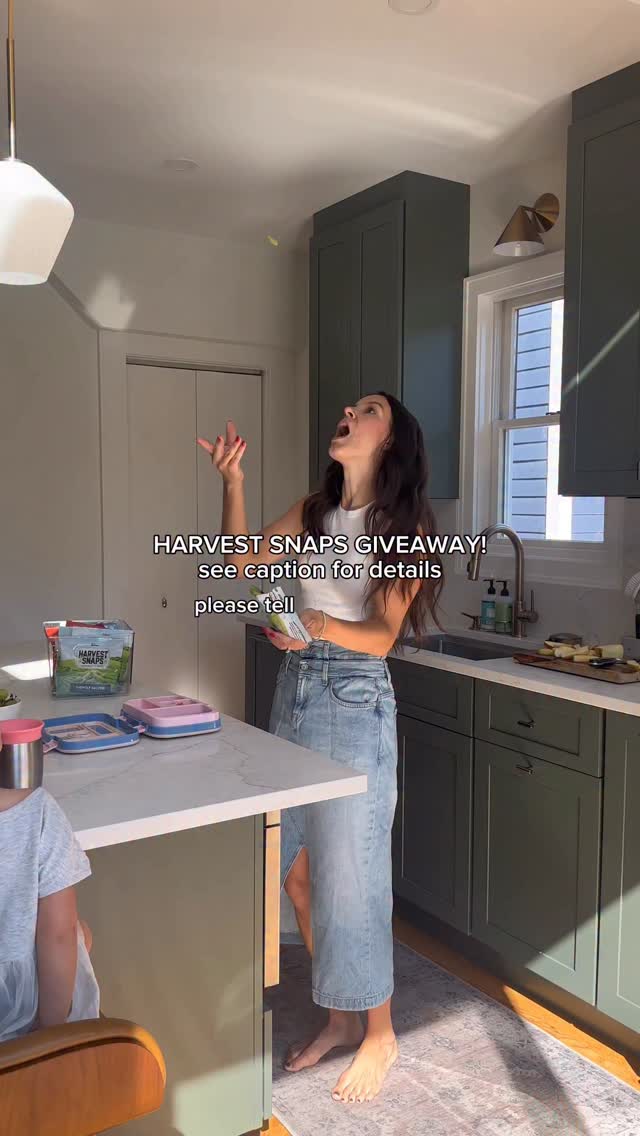 Instagram post by @danielawould for Harvest Snaps. Caption reads: HARVEST SNAPS GIVEAWAY! ⭐️ 
#ad I’ve teamed up....