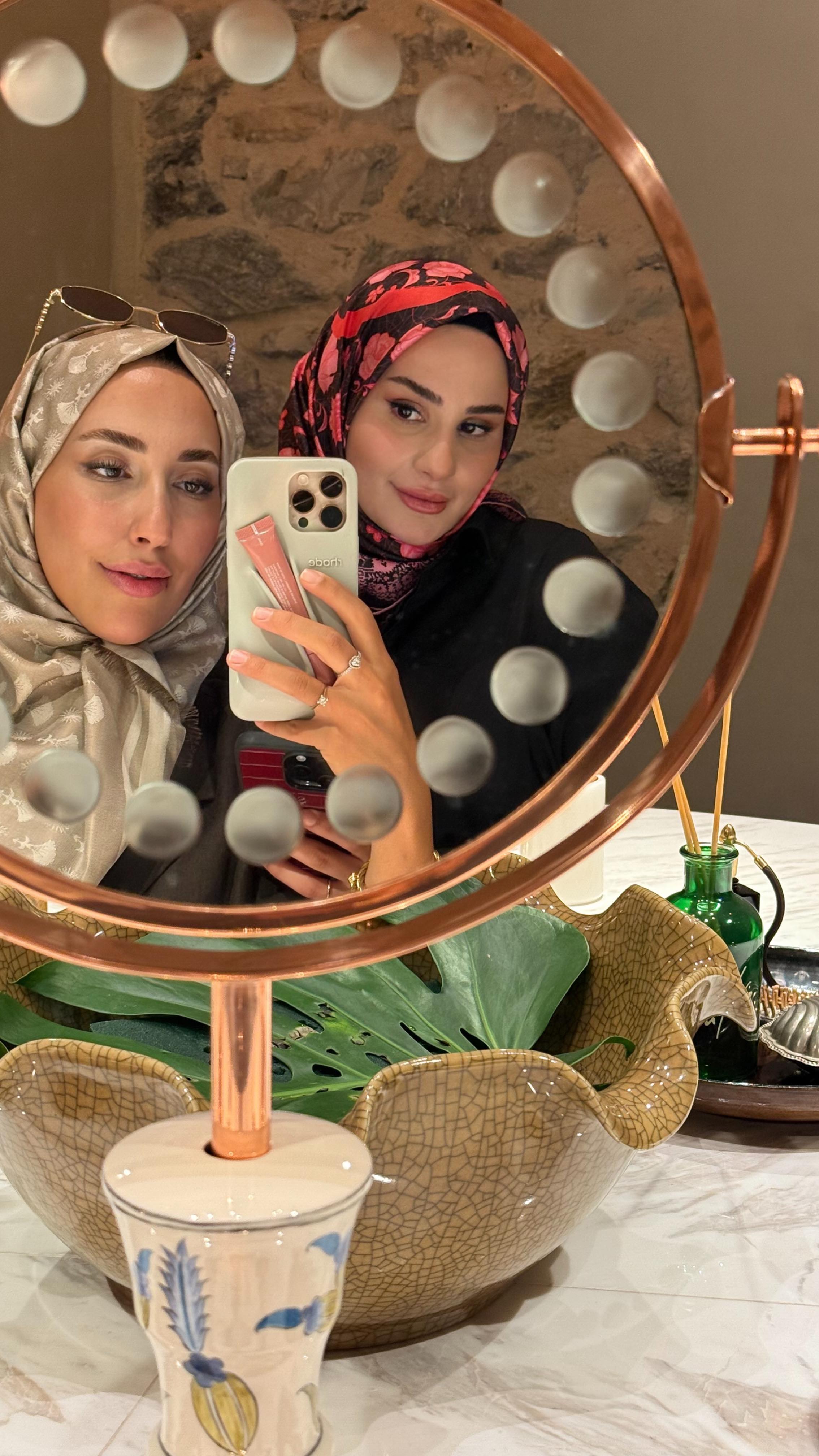 Instagram post by @seeymacoskunkoc for Imannoor. Caption reads: Today ✨🤍 @imannoor #tekparçaileşıklık #imannoor....