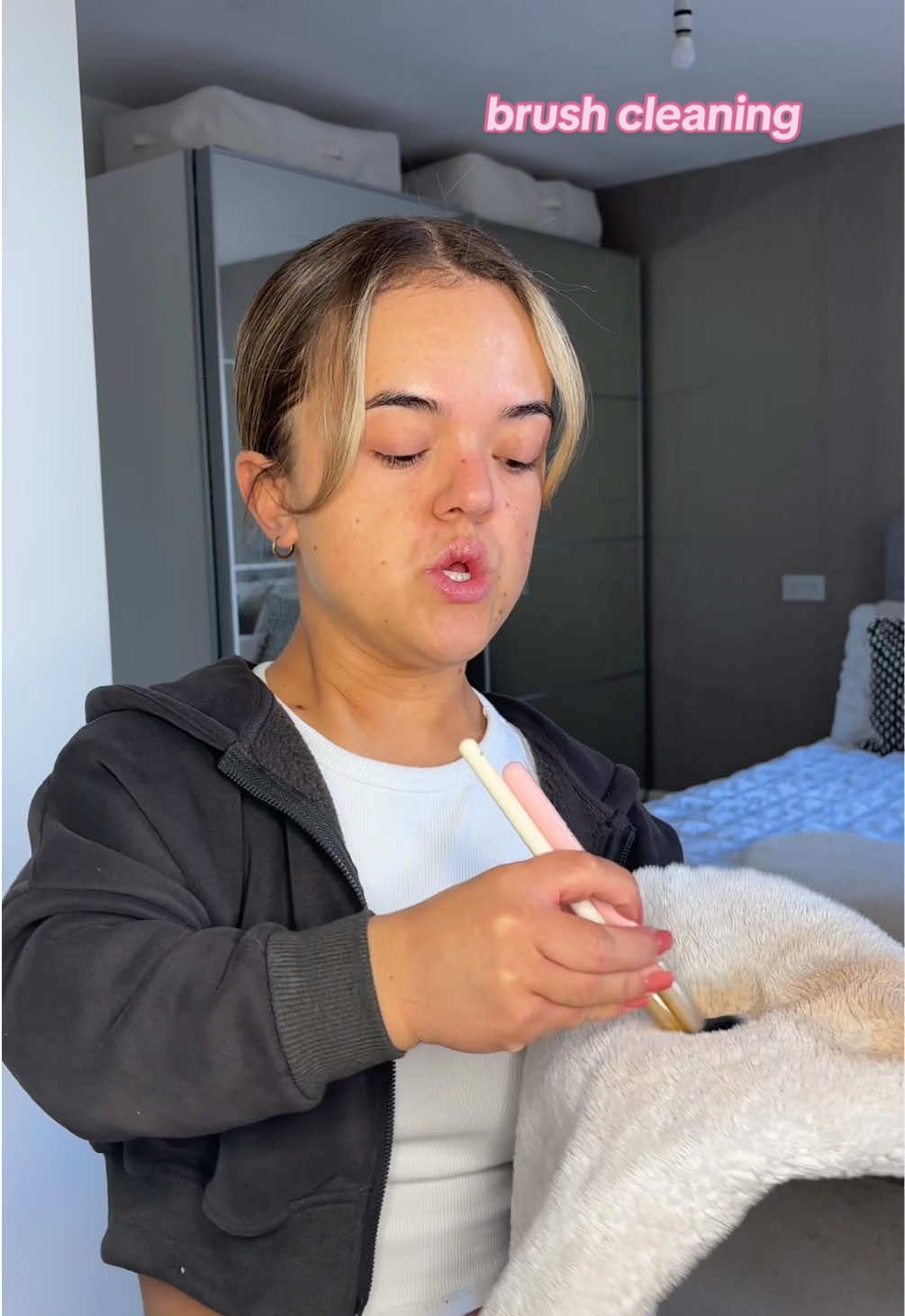 TikTok post by @lucysleight2 for ISOCLEAN. Caption reads: [...] makeup brushes!! Bubbles 🫧 @ISOCLEAN #fyp....