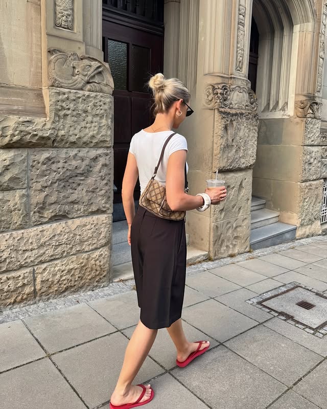 Instagram post by @its.gabriiele for Gina Tricot. Caption reads: [...] be a red havaianas summer ❤️ wearing....